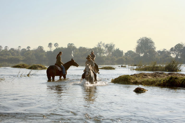 horse safari zambezi1